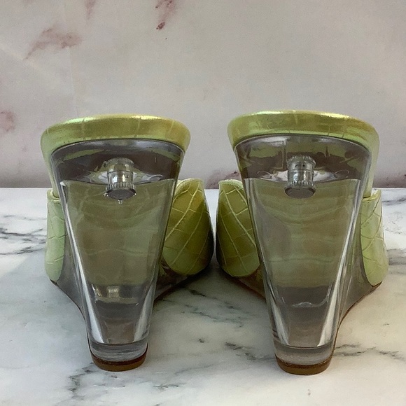 Stuart Weitzman Lucite Wedge Women's Shoe Size 8.5B - Picture 4 of 7